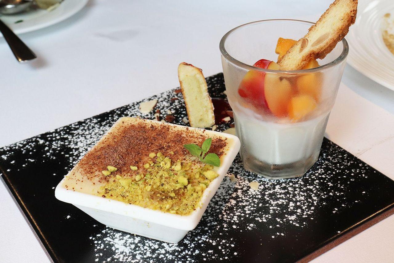 ホンデのアラトーレでのデートシーン。カジュアルな温かみのある雰囲気の中での食事は本当に素敵