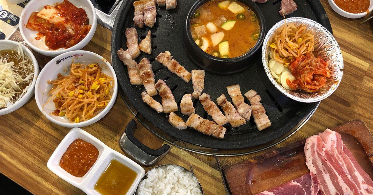 Ungteori Saenggogi: Quán thịt nướng buffet không giới hạn ở Hongdae