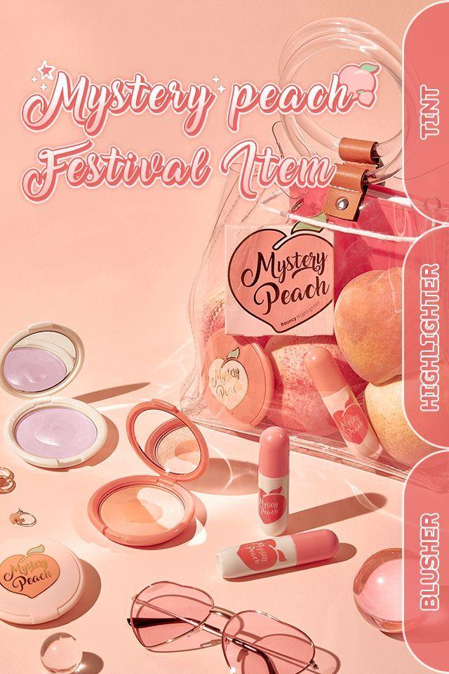 韓國便利店CU的店面外觀，展示了當地小商店的產品品類和服務。