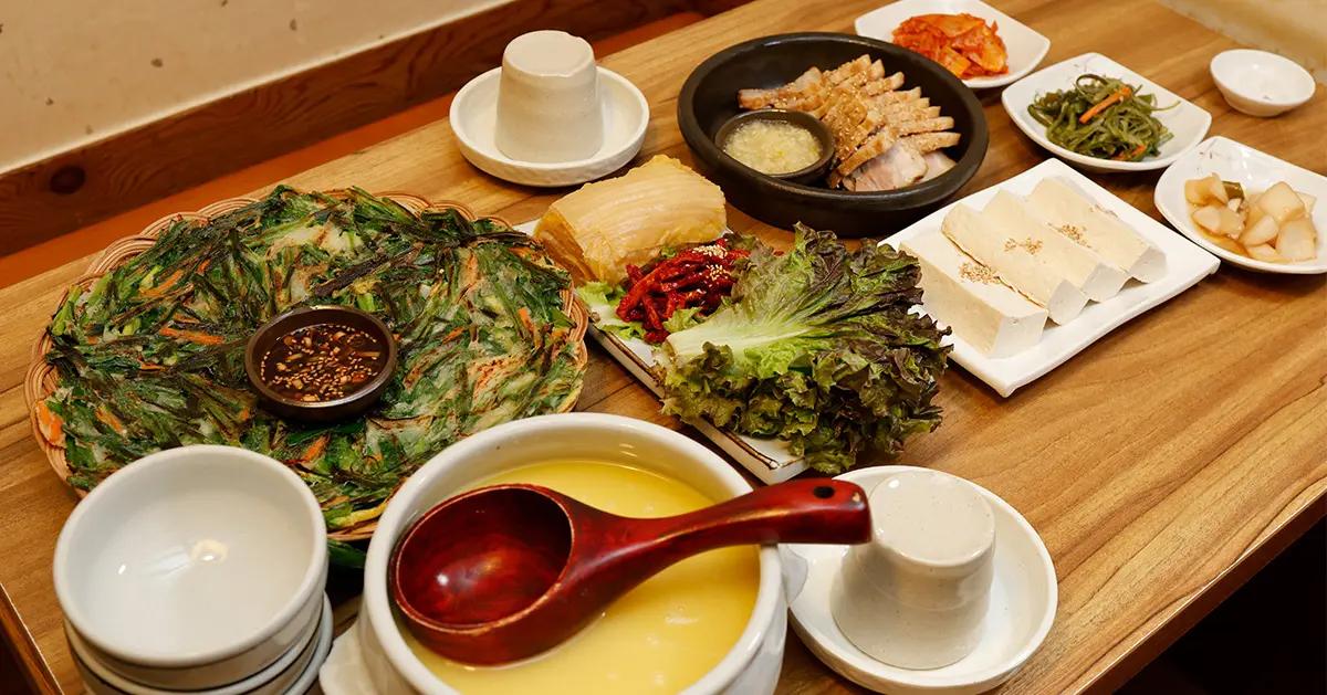 仁寺洞美食｜仁寺洞大蒜菜包肉