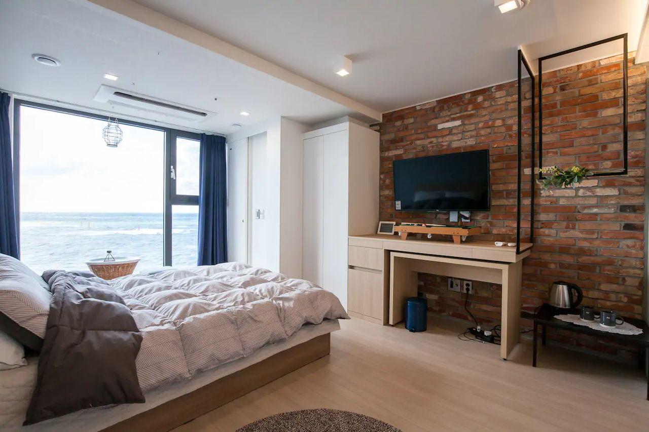 韓屋、ペンション、ゲストハウス、韓国旅行、韓国観光、韓国ホテル、韓国宿泊、宿泊お役立ち情報、便利、格安ホテル、休憩所、光州、全州南道、プサン、済州ホテル、ソウルホテル、春川ホテル、韓国ゲストハウス、プサンホテル、ソウルホテル、宿泊、ペンション、高級ホテル、エアービーアンドビー 、Airbnb、ハノク、韓屋宿泊、韓屋、北村マウル、観光地、人気スポット、交通、ホテル予約