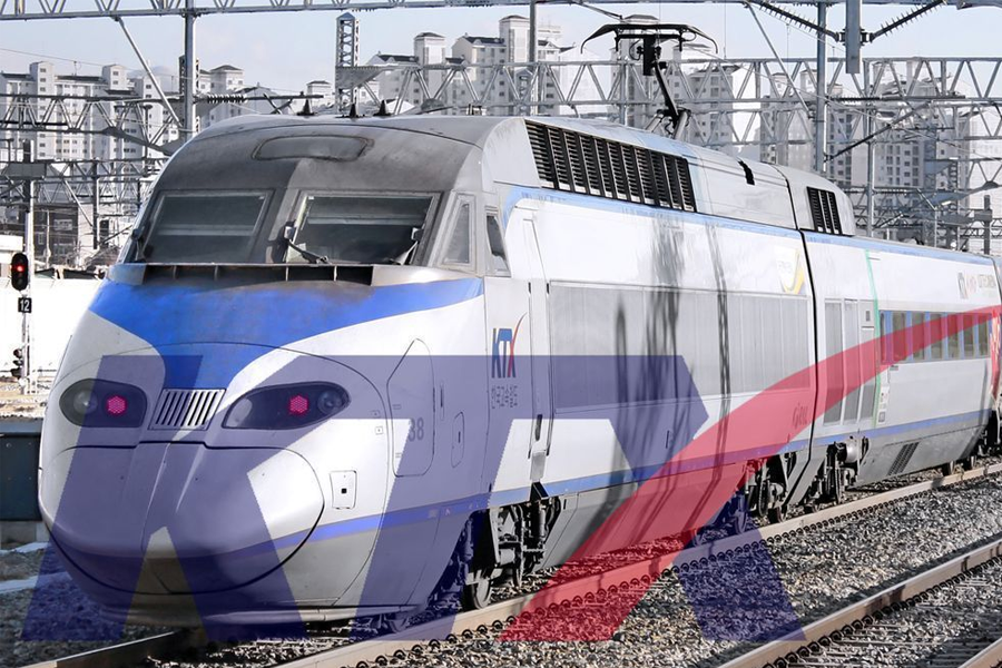 고속열차 KTX가 선로를 달리는 모습으로, 한국의 선진화된 철도 시스템을 드러낸다.