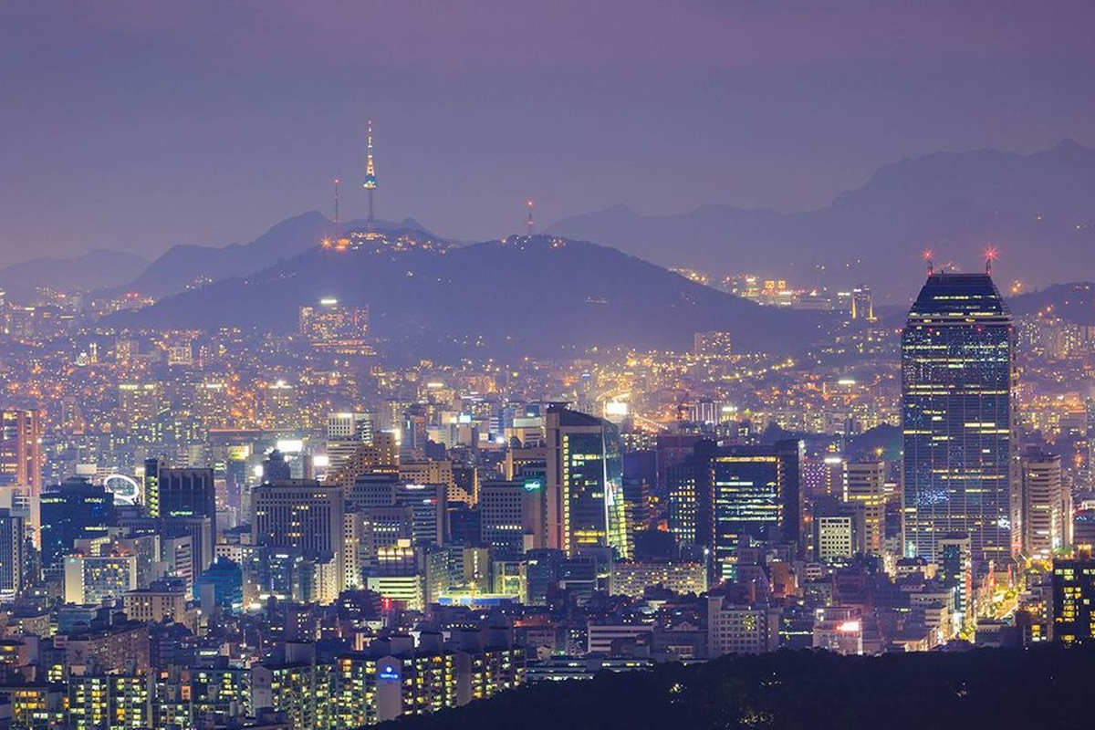 首爾夜景，展現城市的繁榮與活力。