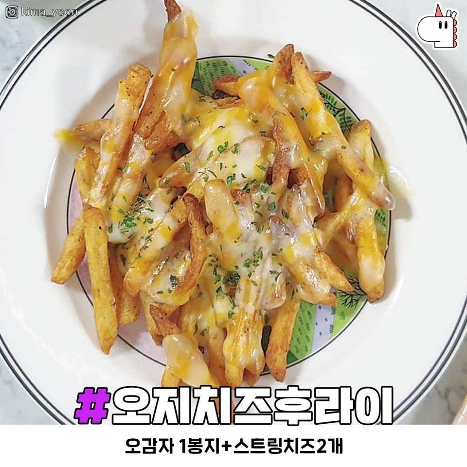 欧利酥薯条搭配起司条的成品图，带来餐厅级风味的小食。