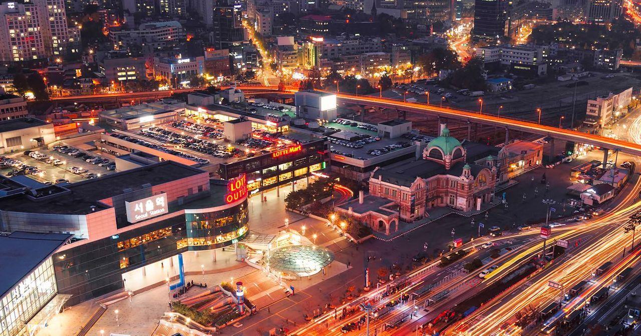 korea seoul station at night