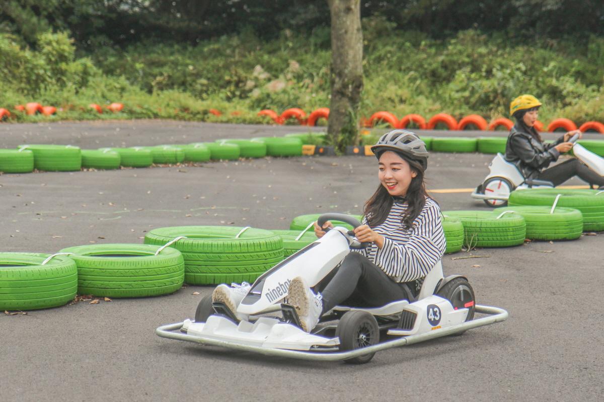 Trải nghiệm xe điện Segway Go-kart tại công viên Jeju Central!