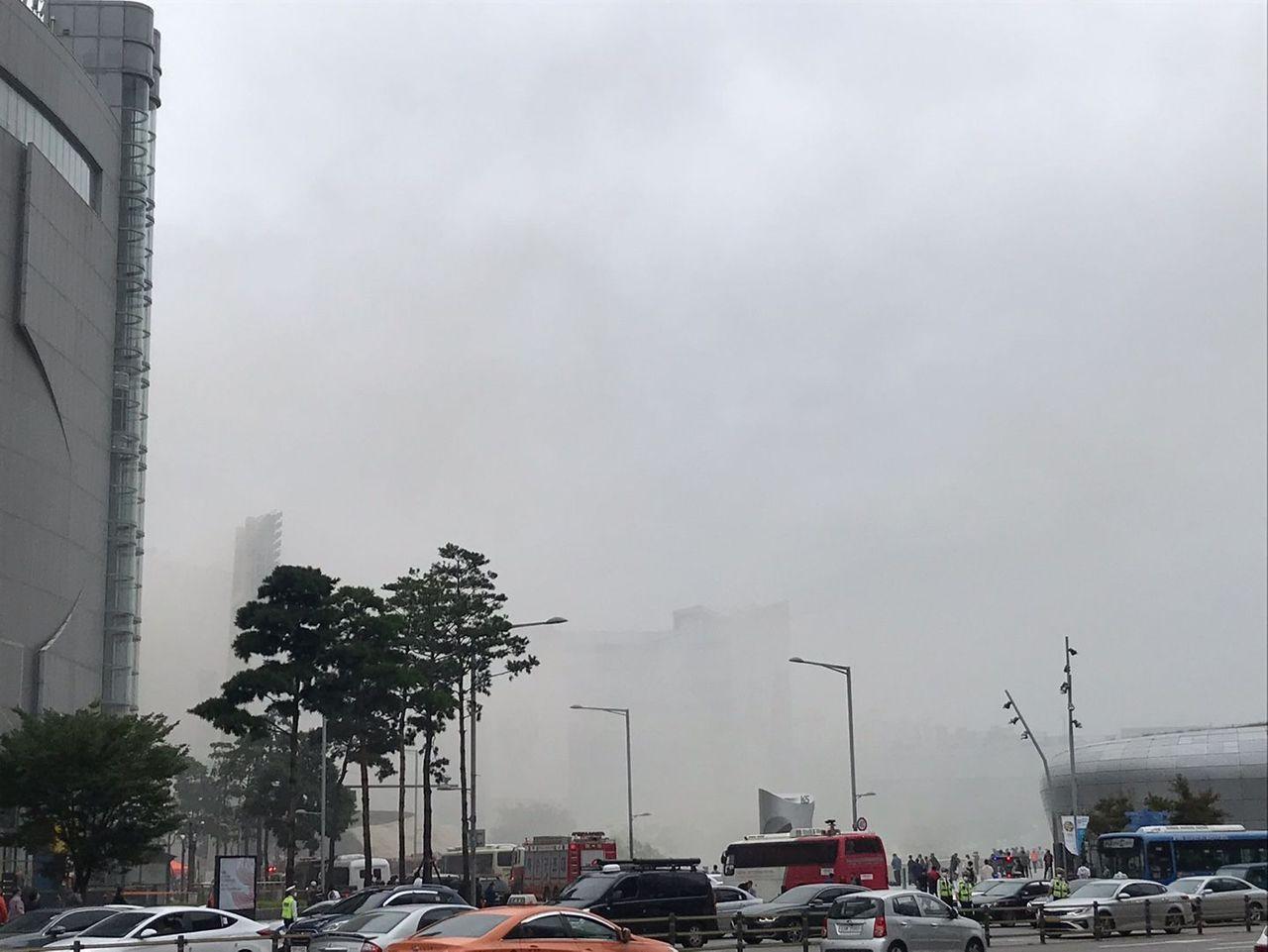 Thick smoke and emergency vehicles in Dongdaemun Pyeonghwa market