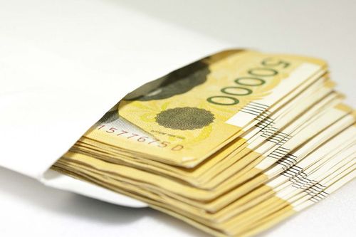 a stack of korean 50,000 won bills