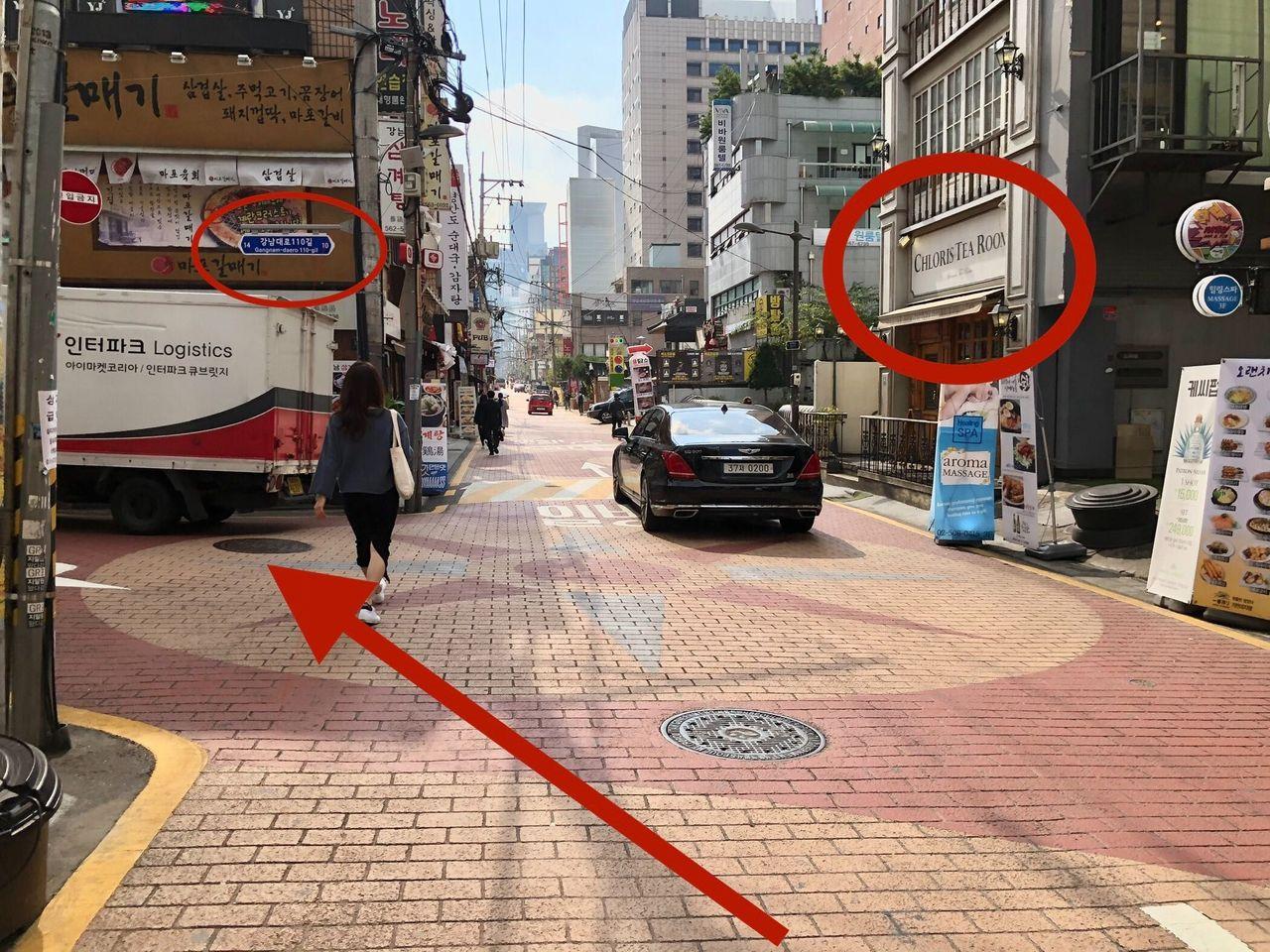 ภาพที่แสดงให้เห็นการเลี้ยวซ้ายตามเส้นทางไปยัง Gabaedo ในกังนัม