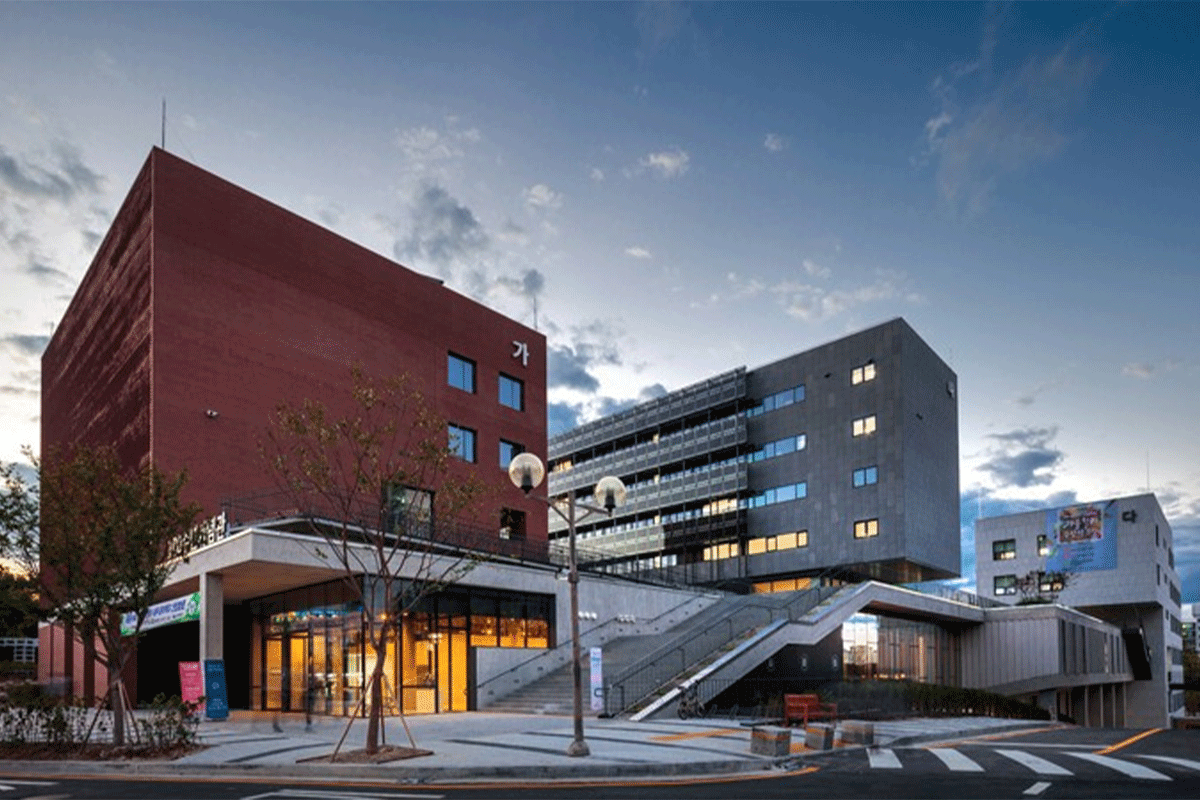 ソウル市立大学の外観。韓国旅行情報に関連した教育機関のイメージ。