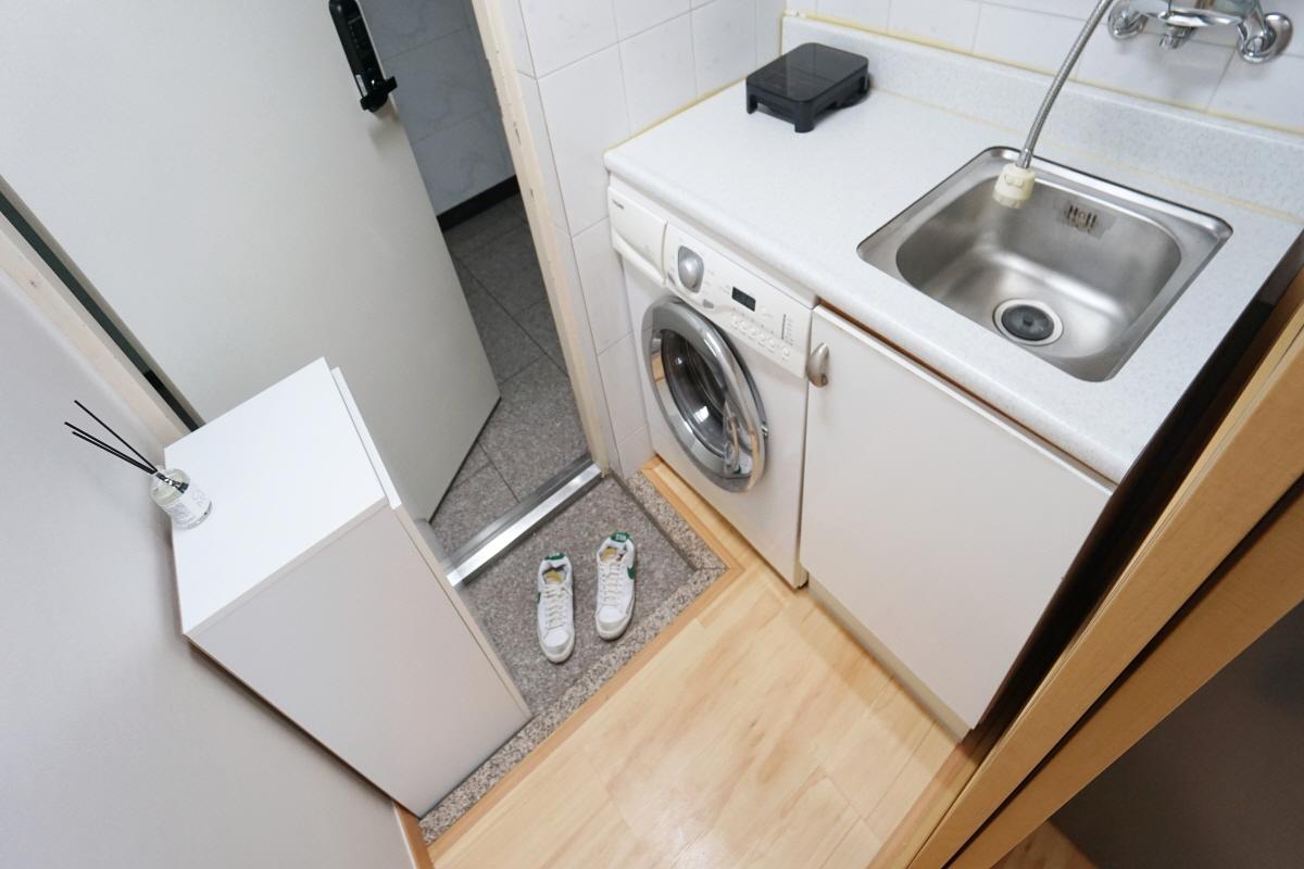 ภาพห้องนอนสไตล์มินิมัลในโซล, เกาหลีใต้สำหรับผู้ที่ชื่นชอบความเรียบง่าย.