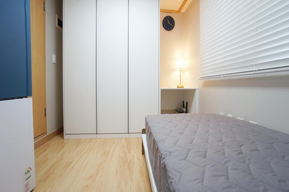 ภาพมุมห้องพักในโซล, เกาหลีใต้ การตกแต่งมีสไตล์สบายตา.