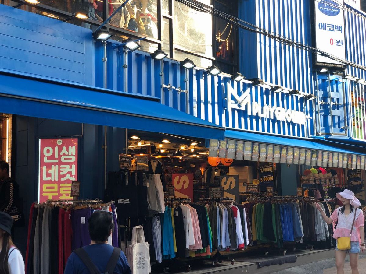 Hongdae ใM PlayGroundใwhere you can get biggest discounts on men and women clothes
