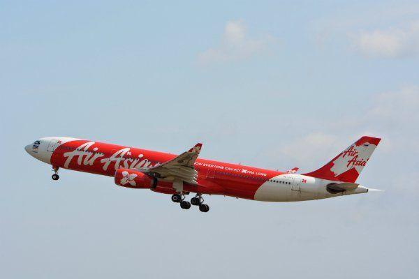 Avion Airbus A330 de Thai-AirAsia X décollant de l'aéroport, illustrant les vols entre Donmuang et Séoul.