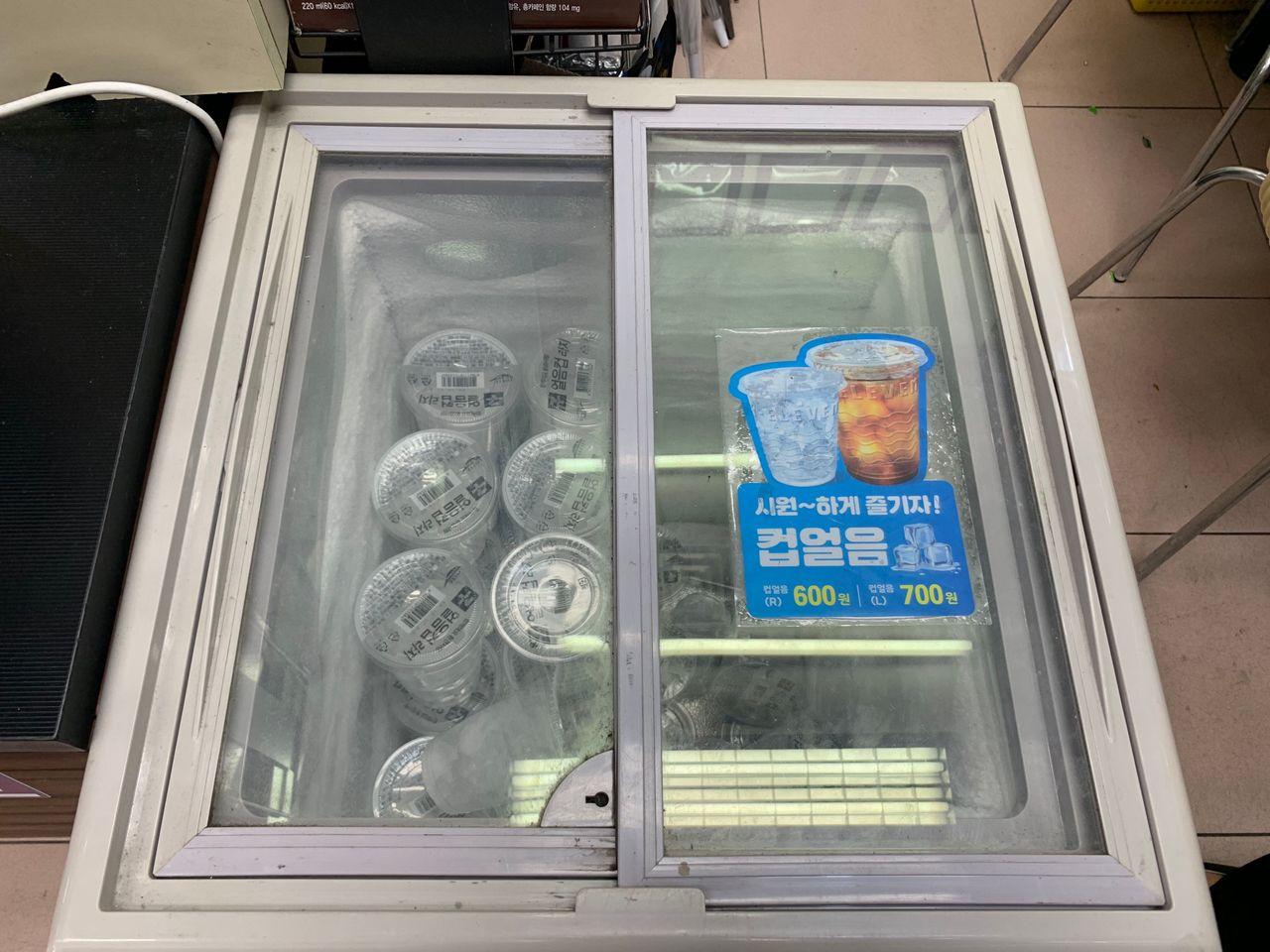 ร้านสะดวกเกาหลีมีครบทุกอย่าง! ไม่ว่าจะเครื่องชงกาแฟ/ เครื่องต้มมาม่า/ ไมโครเวฟก็มีเตรียมพร้อมไว้ให้แล้ว ไม่รู้เกาหลีก็ใช้ได้ค่ะ 