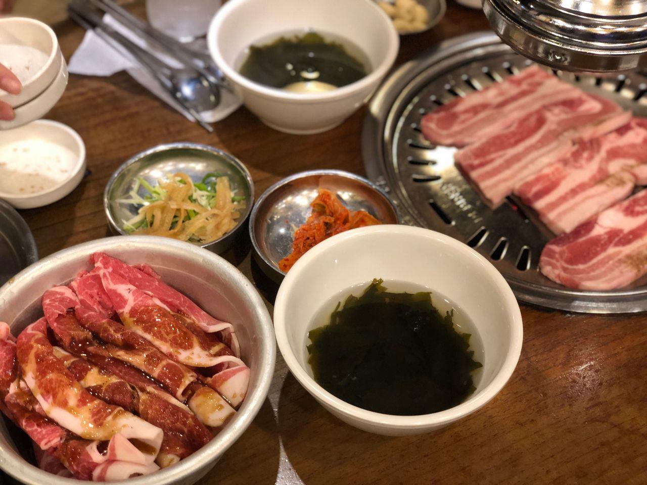 korea, seoul, hongdae, noryangjin, jonggak, jongno, food, cheap food, local food, restaurants, bang-for-the-buck, korean food, kbbq, korean barbeque, pork belly, seafood, pizza, chicken, korean buffet