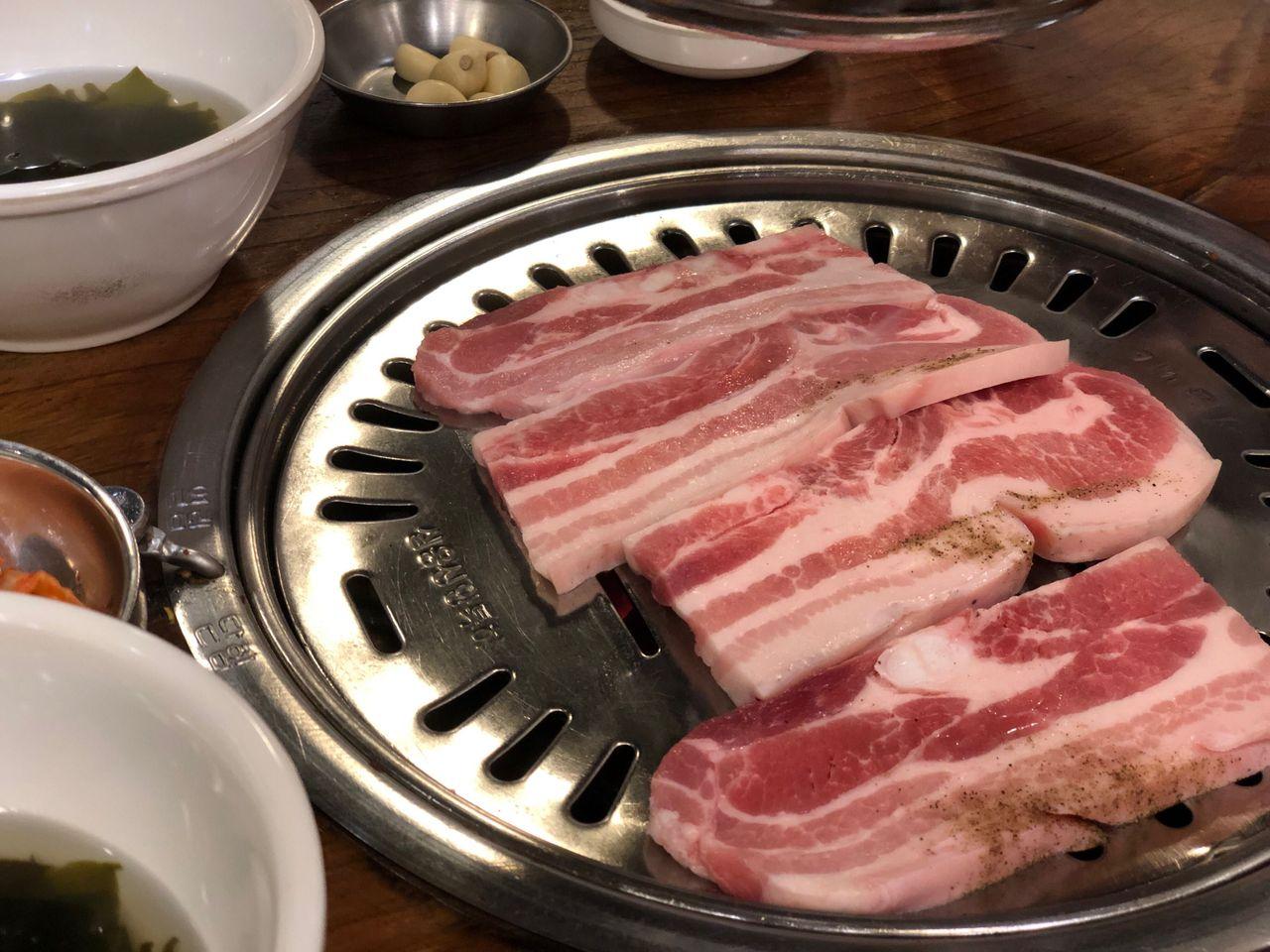 korea, seoul, hongdae, noryangjin, jonggak, jongno, food, cheap food, local food, restaurants, bang-for-the-buck, korean food, kbbq, korean barbeque, pork belly, seafood, pizza, chicken, korean buffet