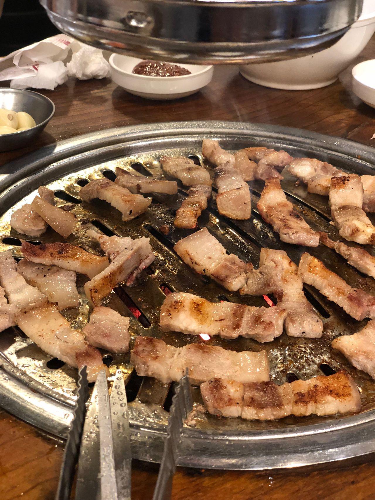 korea, seoul, hongdae, noryangjin, jonggak, jongno, food, cheap food, local food, restaurants, bang-for-the-buck, korean food, kbbq, korean barbeque, pork belly, seafood, pizza, chicken, korean buffet