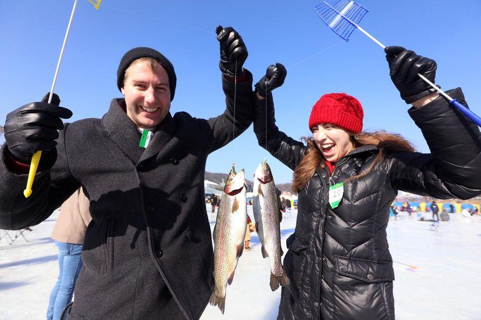 เทศกาลตกปลาเทราต์พยองชัง+สกีทัวร์ | สนุกกับการตกปลาน้ำแข็ง พักค้างคืนและทัวร์เคเบิลคาร์ในทัวร์เดียว!  