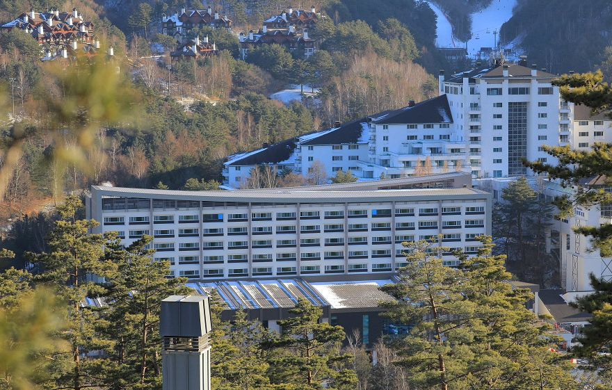 Pyeongchang Festival de Pesca de Truchas + Tour de Esquí | ¡Disfruta de la pesca en hielo, estancia nocturna y tour en teleférico en un solo tour!