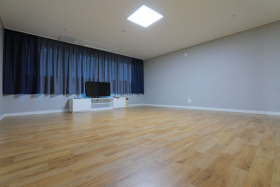 Pyeongchang Trout Fishing Festival+Ski Tour | Enjoy ice fishing, overnight stay, and cable car tour in just one tour!