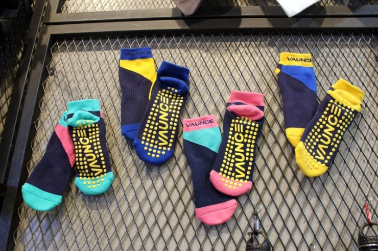 Indoor Extreme Sport: Vaunce Trampoline Park, Jump and Kick Stress on Trampolines!