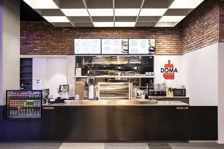 Indoor Extreme Sport: Vaunce Trampoline Park, Jump and Kick Stress on Trampolines!