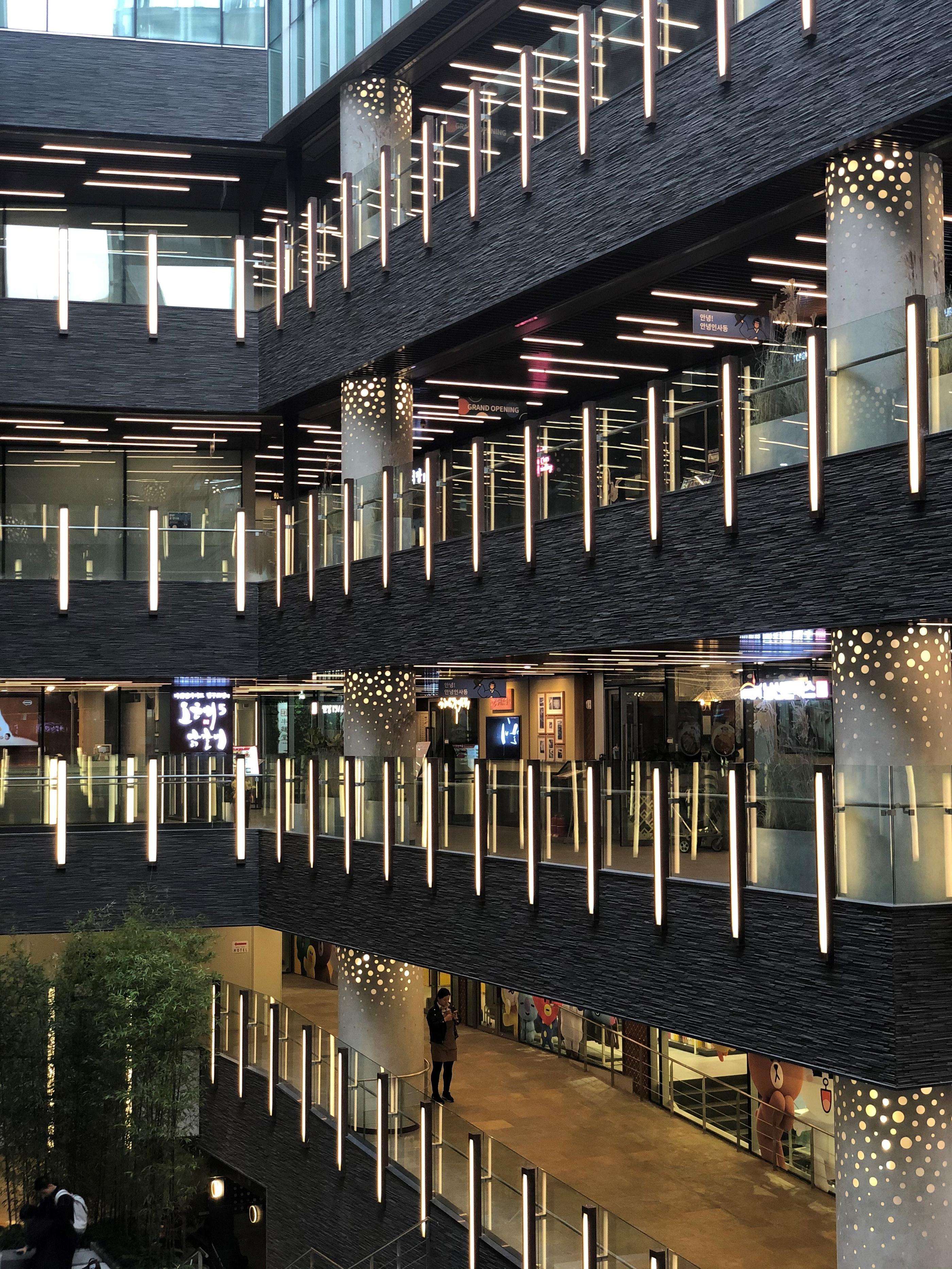 The new "Anyoung Insadong" shopping mall, home to LINE, BT21, Sigonggan AND Minions!