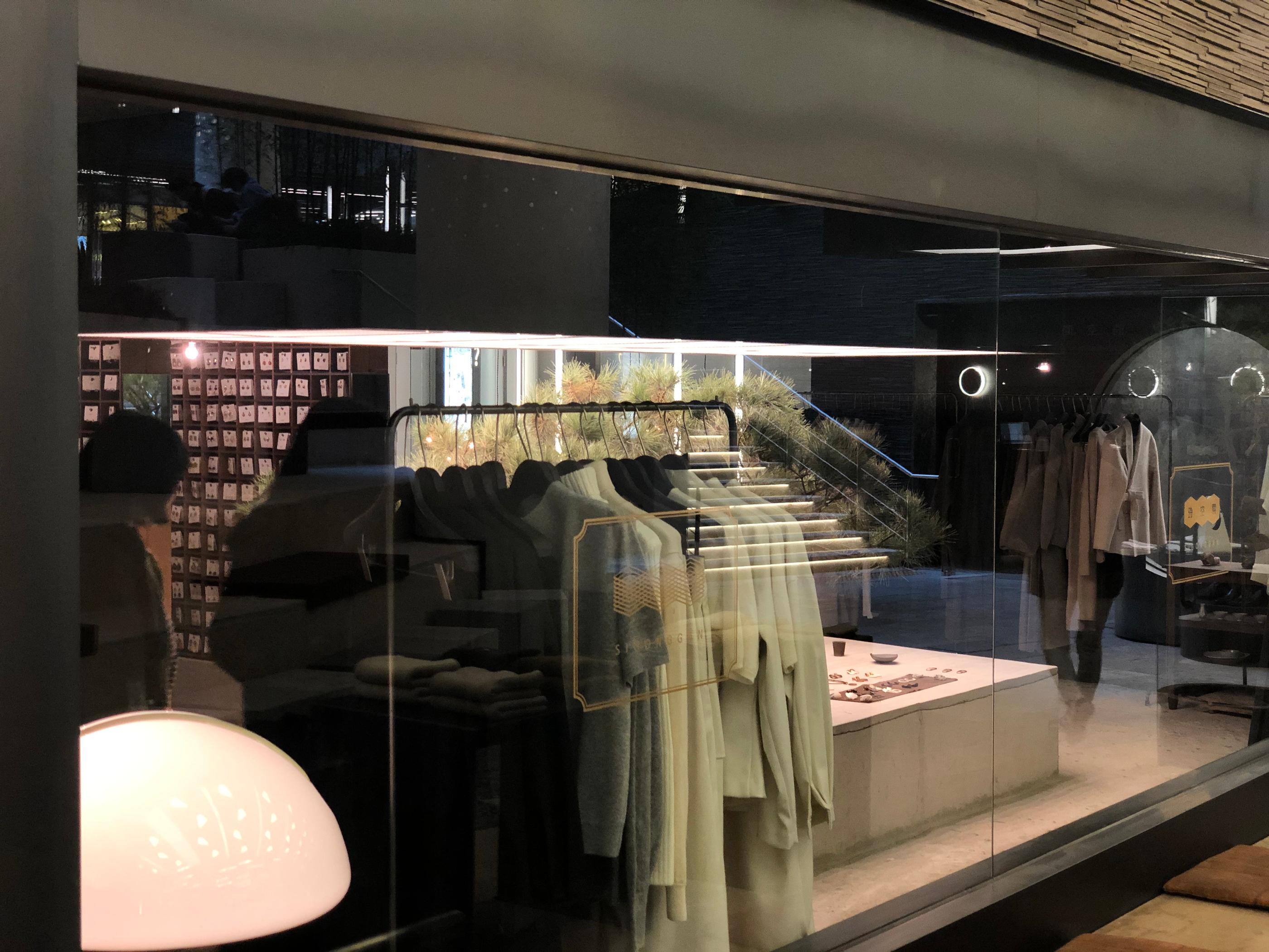 The new "Anyoung Insadong" shopping mall, home to LINE, BT21, Sigonggan AND Minions!