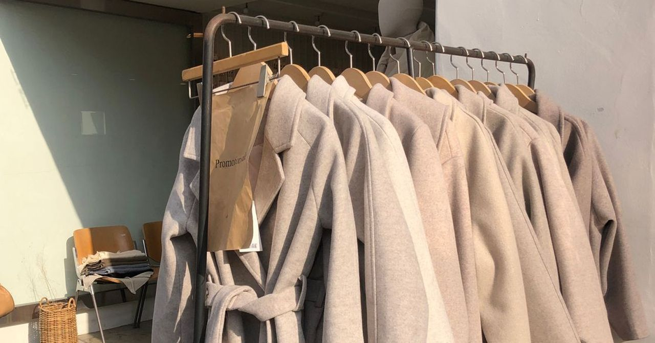 秋冬大衣展示，彰显时尚与舒适的设计，适合秋冬季节穿着。