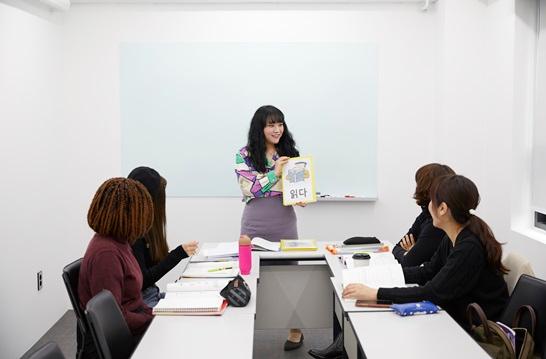 สถาบันภาษาอีซี่โคเรียน อดาเดมี (Easy Korean Academy) สาขาชินซา