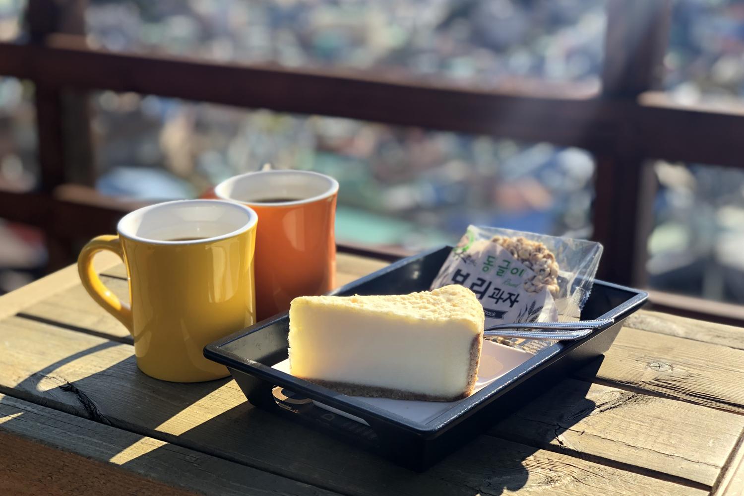 Cafe Wooin ｜Quán cafe cực đẹp xuất hiện trong quảng cáo của Samsung ở Làng Gamcheon