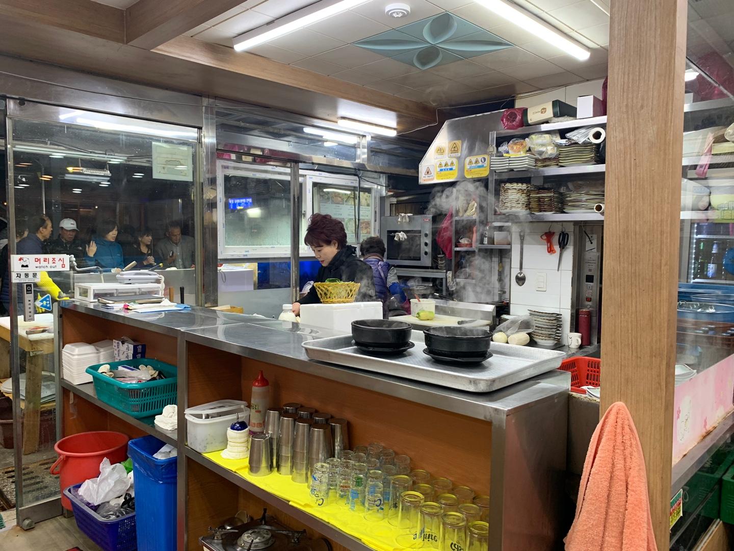 Busan Jagalchi Market: Daeseong Sashimi for The Great Fresh Sashimi and Seafood of Highest Quality in Busan!