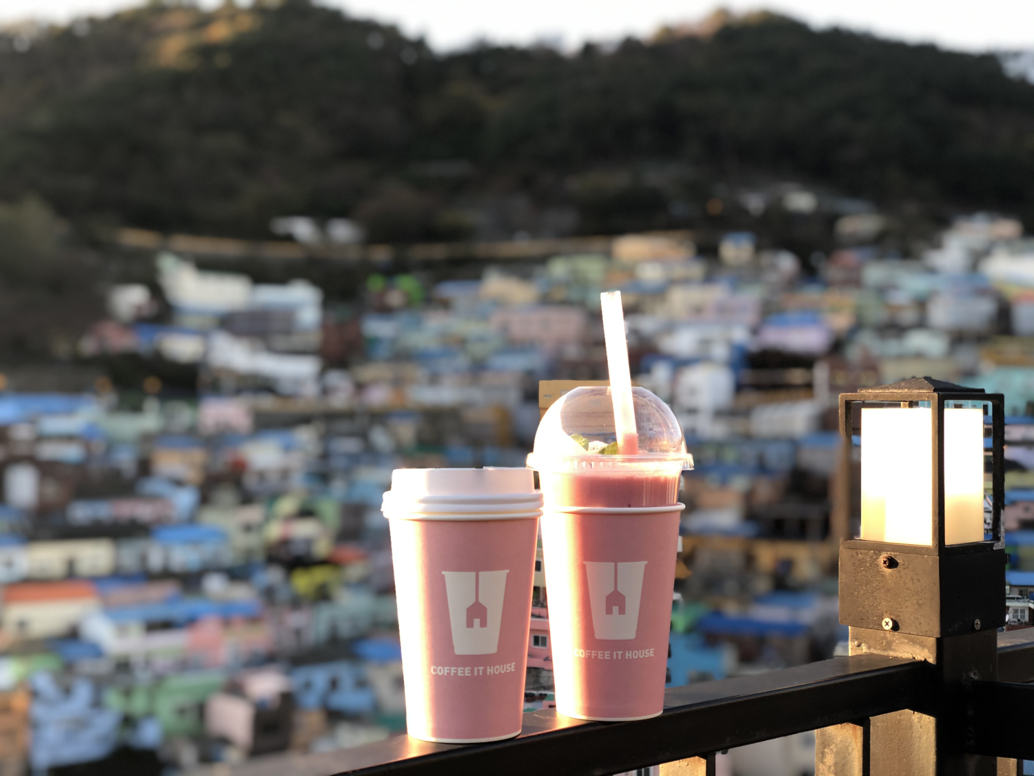 Gamcheondong Cafe | Watch the most beautiful sunset in Busan from 「Coffee It House」!