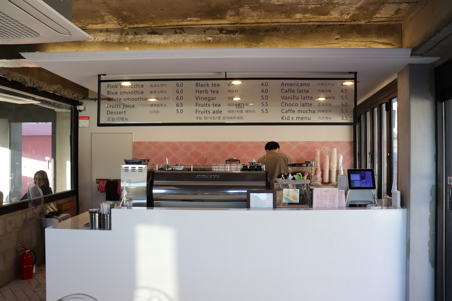 Gamcheondong Cafe | Watch the most beautiful sunset in Busan from 「Coffee It House」!