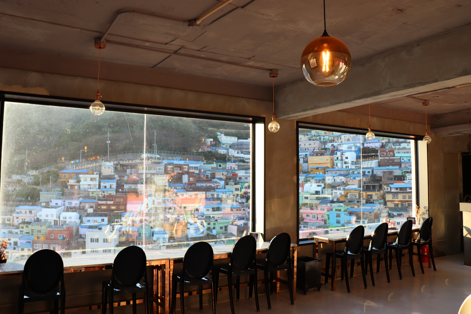 Gamcheondong Cafe | Watch the most beautiful sunset in Busan from 「Coffee It House」!