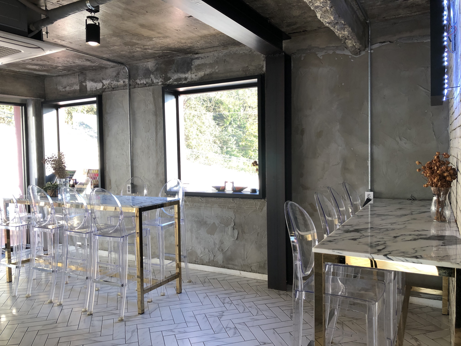 Gamcheondong Cafe | Watch the most beautiful sunset in Busan from 「Coffee It House」!