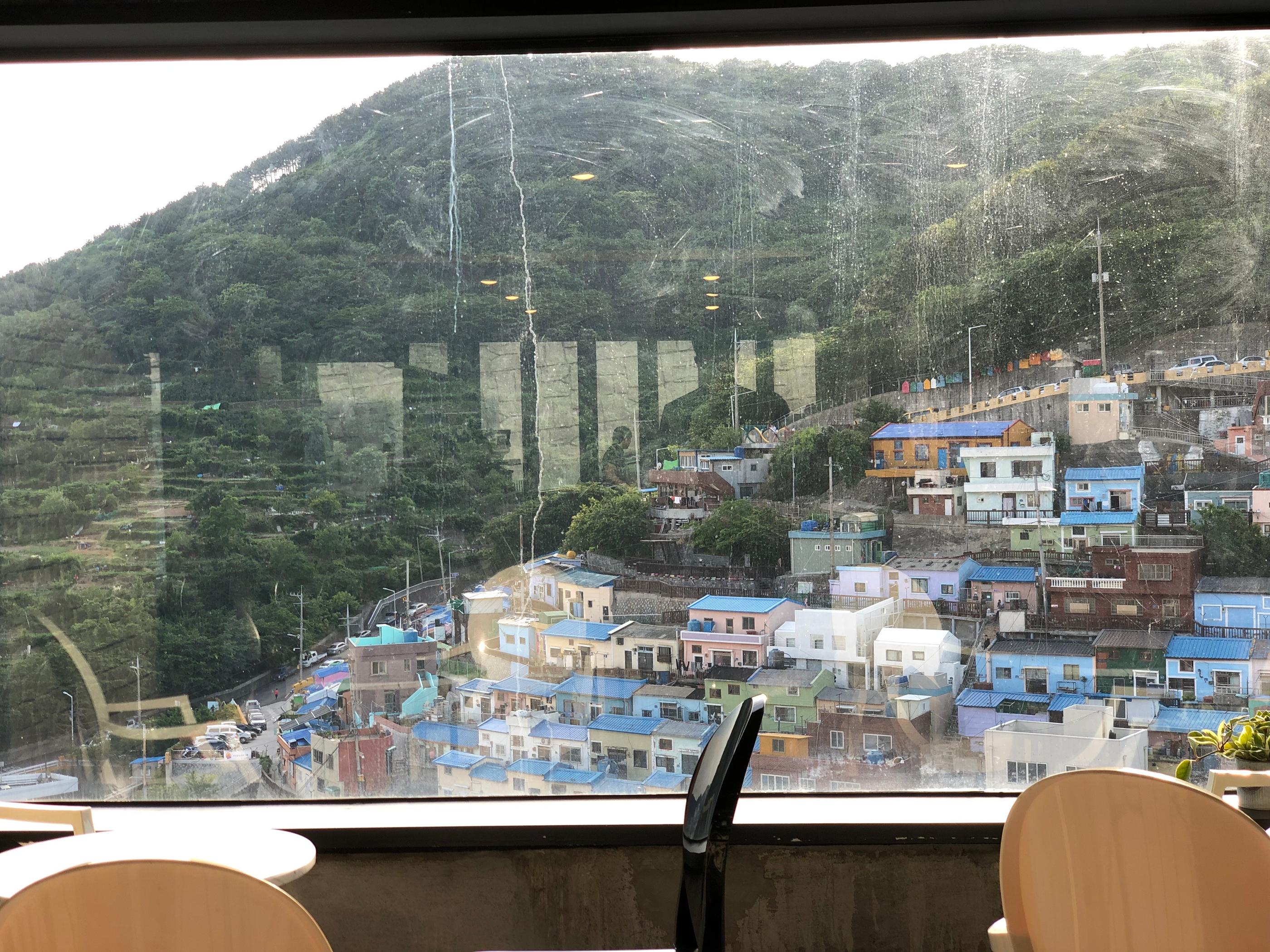 Gamcheondong Cafe | Watch the most beautiful sunset in Busan from 「Coffee It House」!