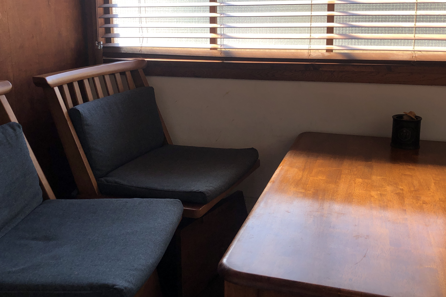 TAGO 咖啡廳的安靜角落，提供給人放鬆的意境。