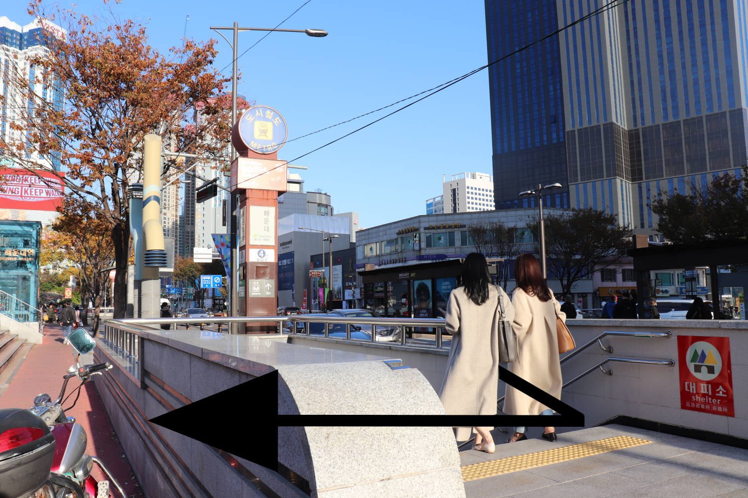 釜山海雲台の4番出口付近の街並み