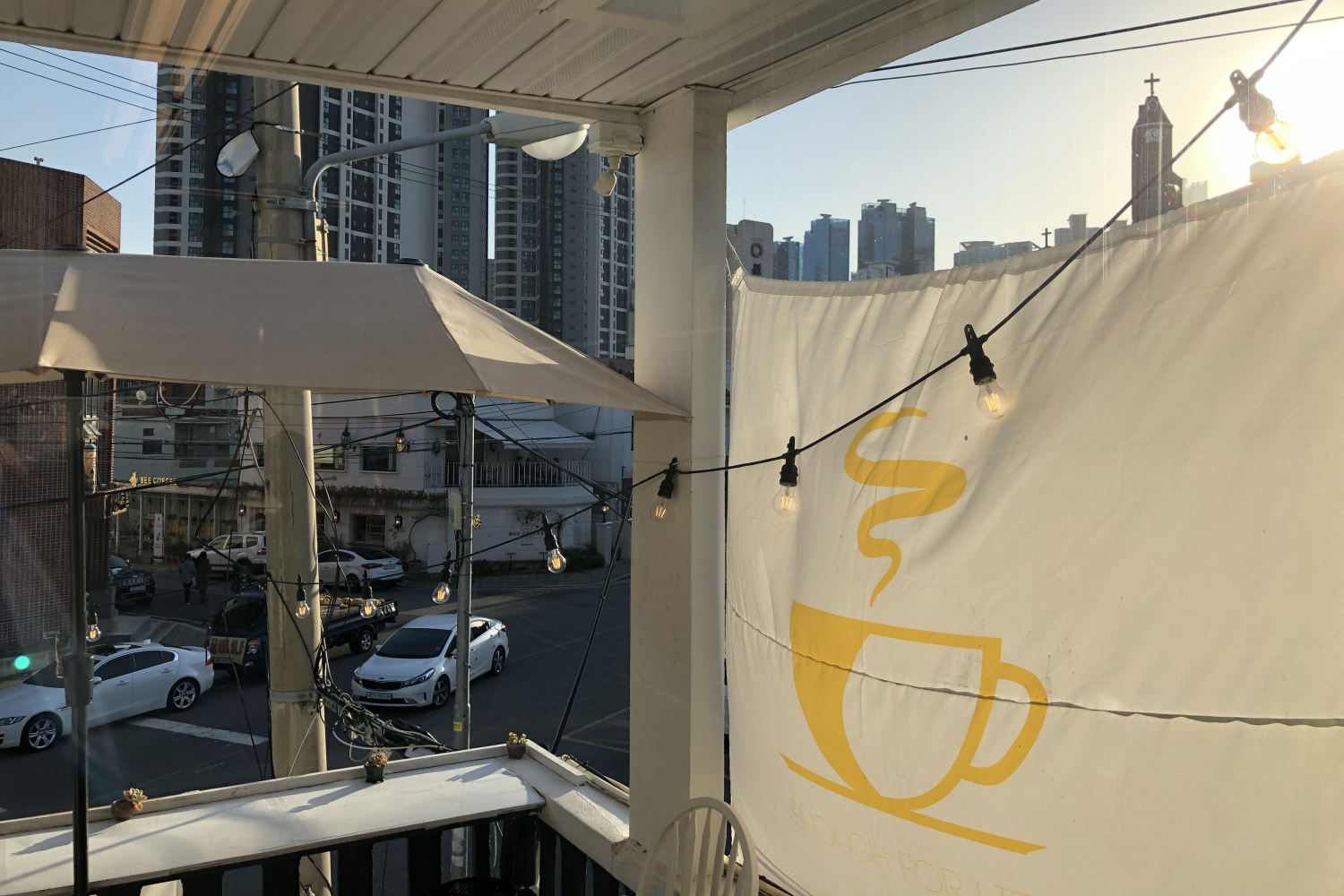 完整呈現出可愛風格的手作 Nutty Brown 咖啡，層次分明的口感令人陶醉。