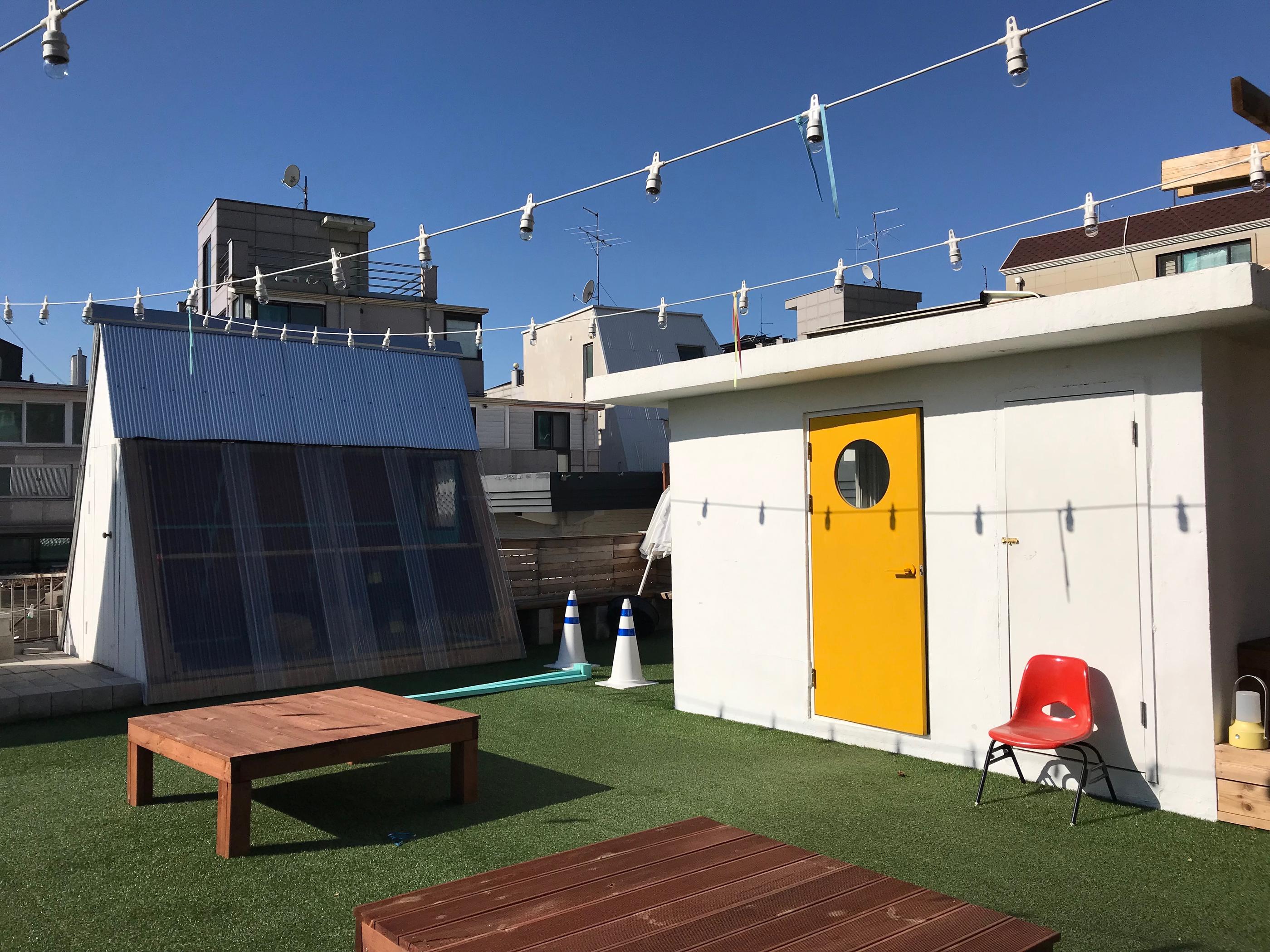 Cafe Skön, an ultra famous cafe in Hongdae that is well-known for its cute drinks and desserts