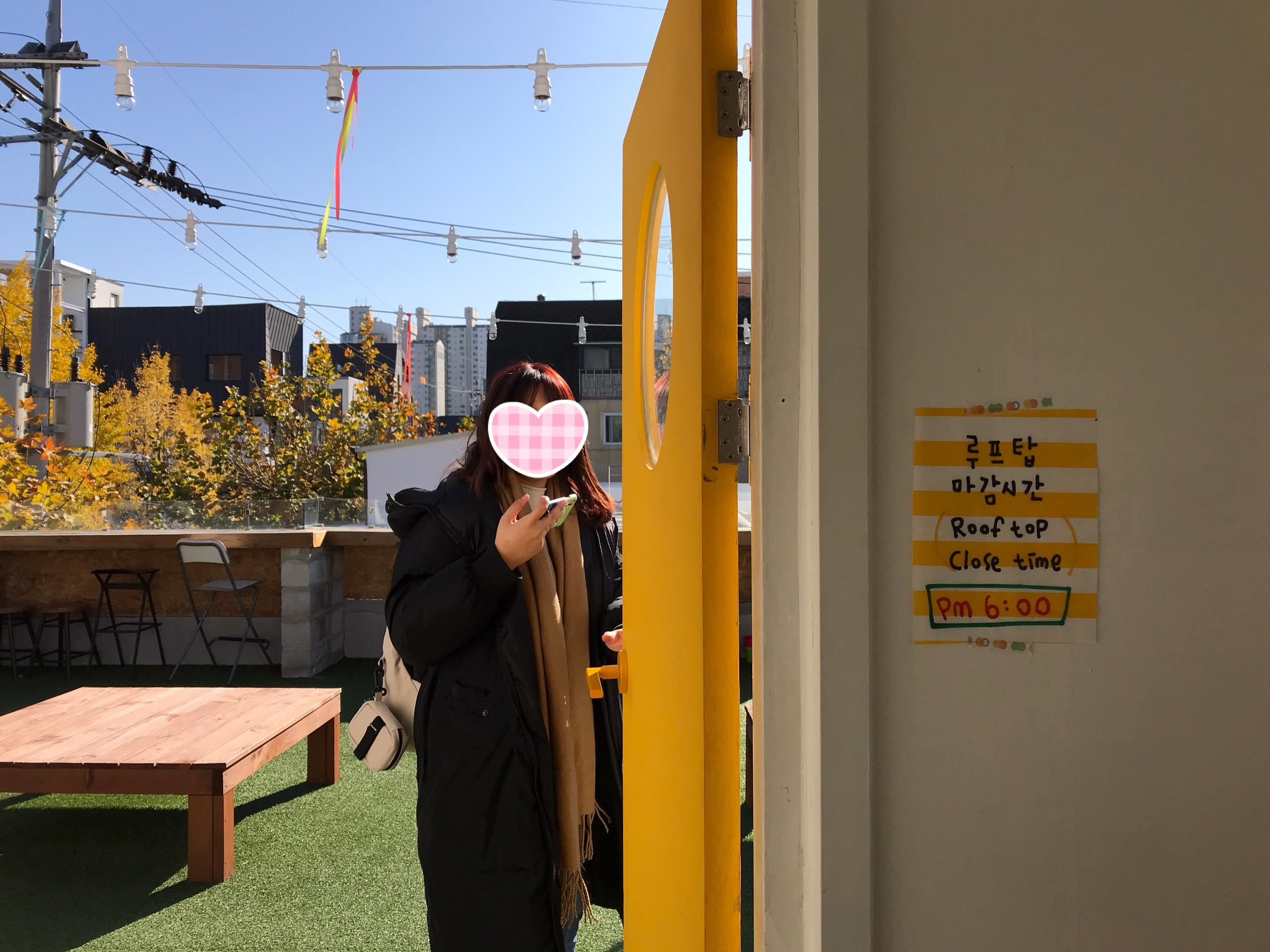 Cafe Skön, an ultra famous cafe in Hongdae that is well-known for its cute drinks and desserts