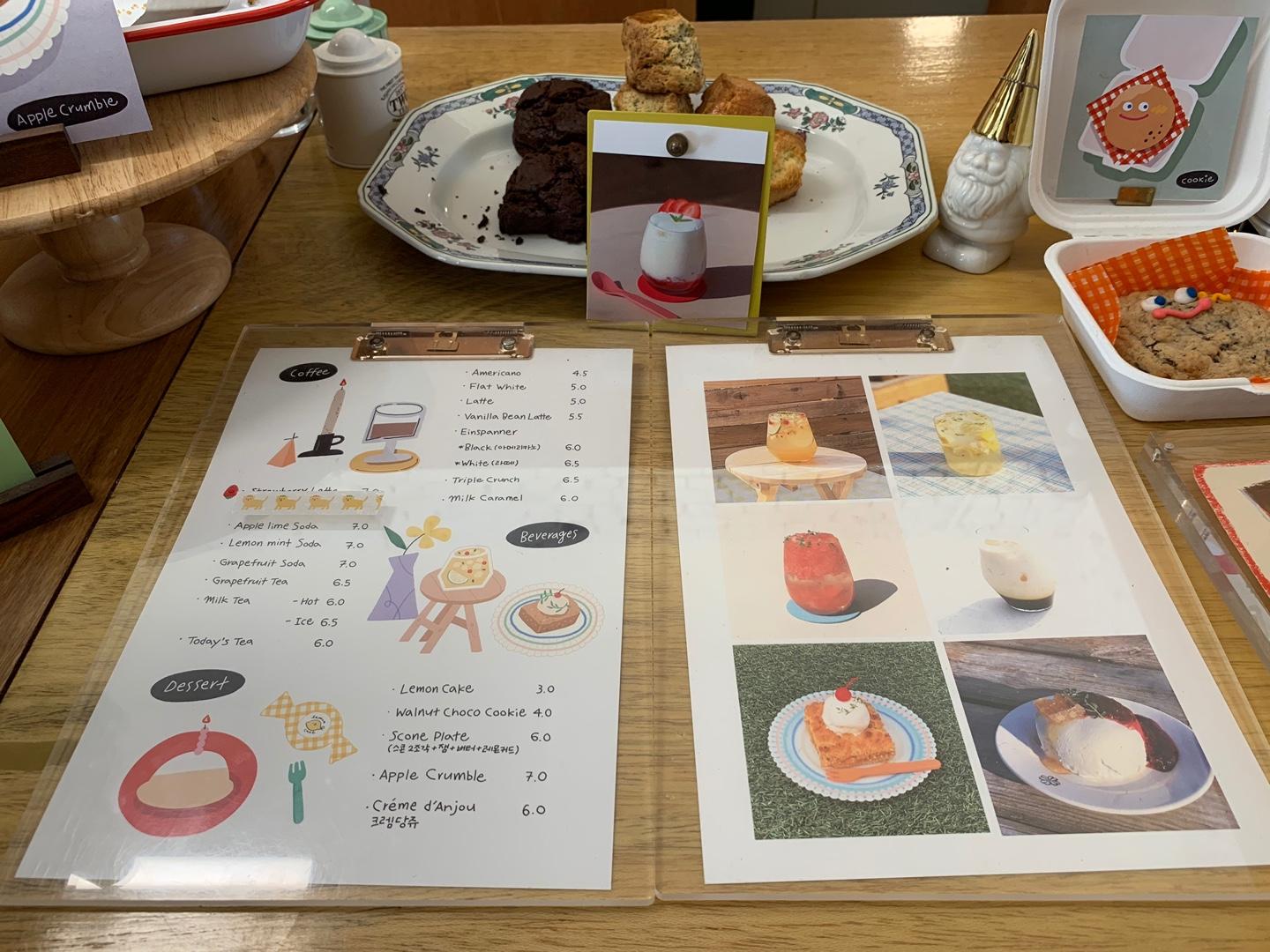 Cafe Skön, an ultra famous cafe in Hongdae that is well-known for its cute drinks and desserts