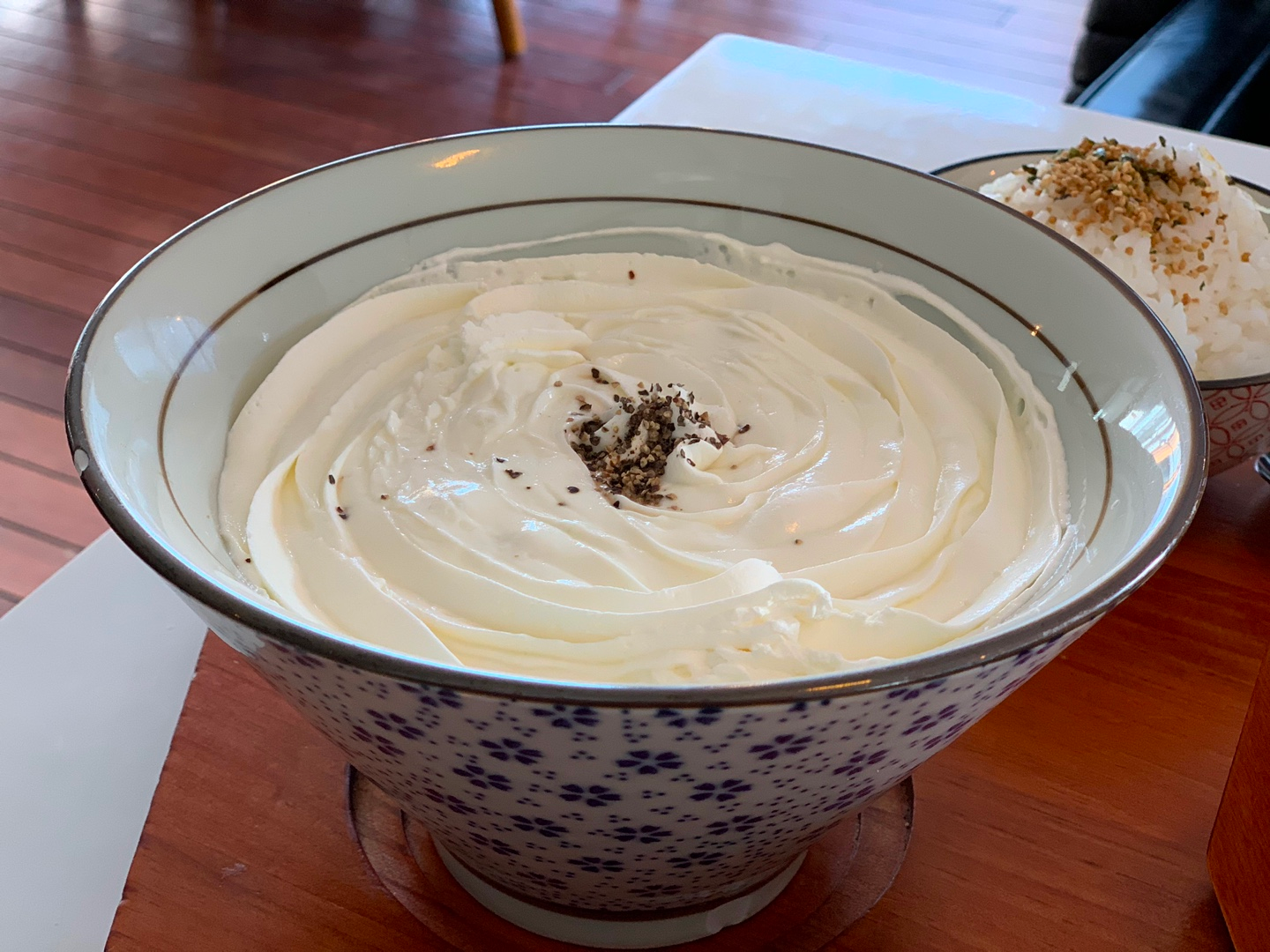 Mì udon cà ri kem (토끼정 크림 카페 우동) ở Tokkijung chi nhánh Hongdae 토끼정 홍대