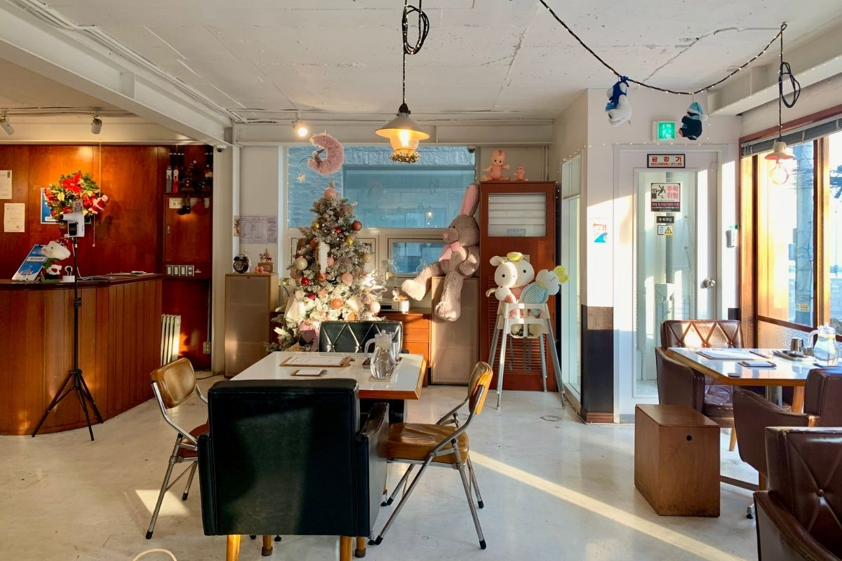 không gian bên trong Tokkijung chi nhánh Hongdae 토끼정 홍대