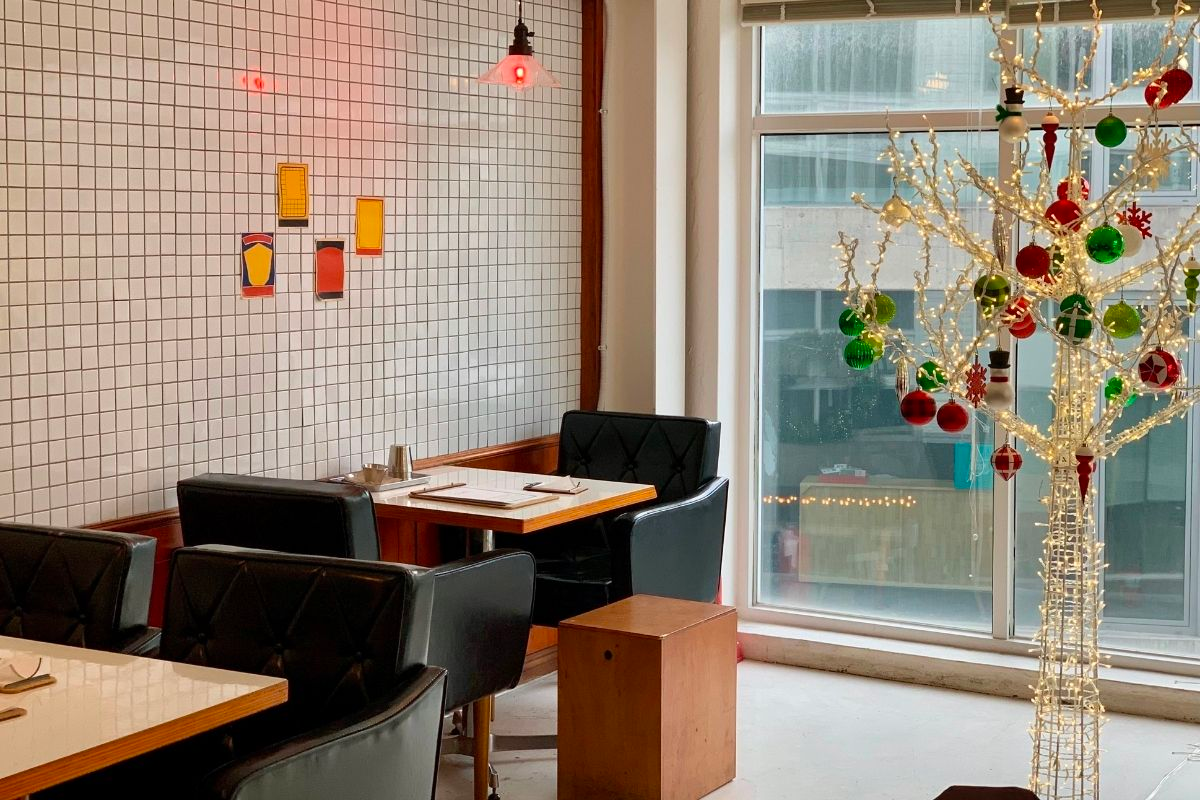 bàn gần cửa sổ ở Tokkijung chi nhánh Hongdae 토끼정 홍대