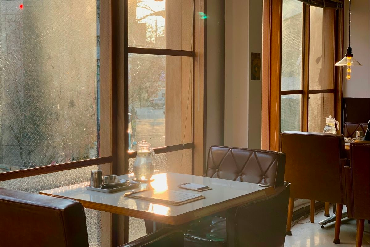 bàn cạnh cửa sổ ở Tokkijung chi nhánh Hongdae 토끼정 홍대