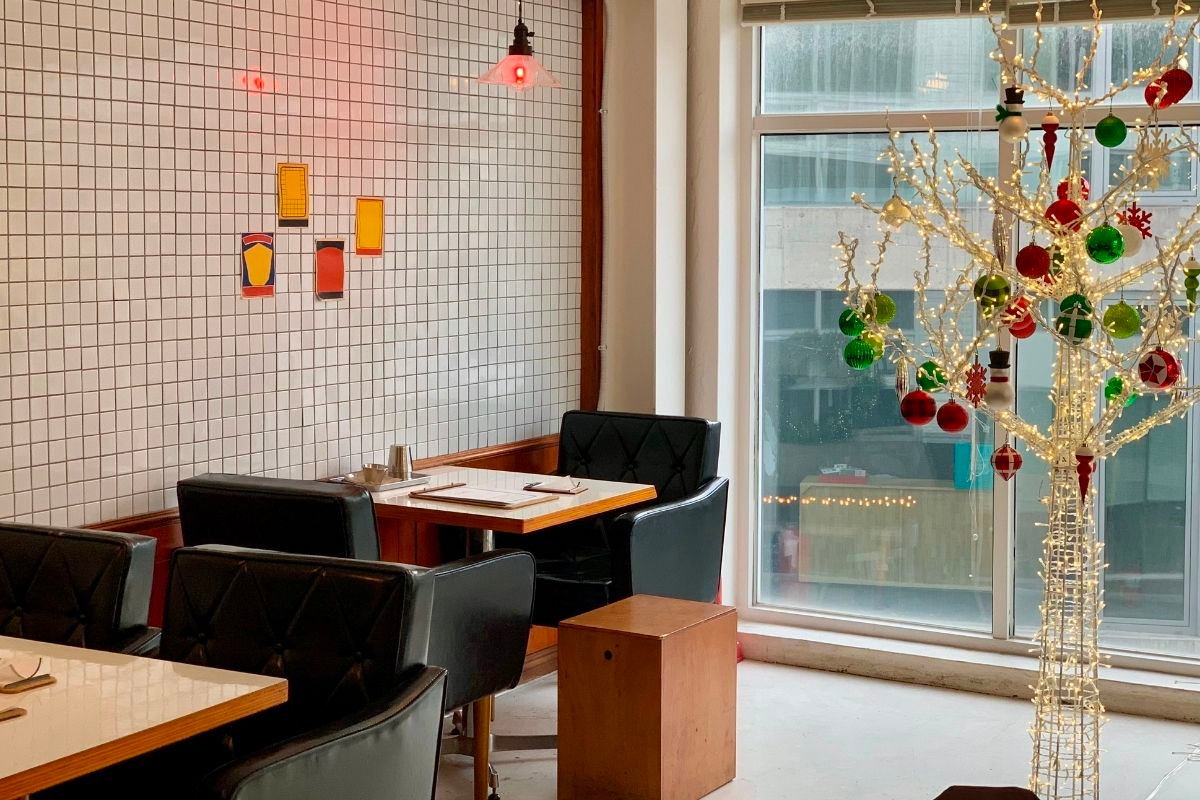 bàn gần cửa sổ ở Tokkijung chi nhánh Hongdae 토끼정 홍대