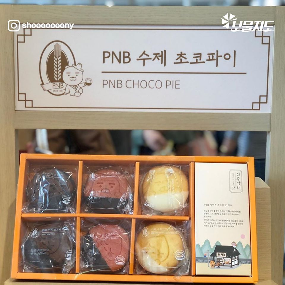 หมู่บ้านจอนจูฮันอกก็มี Kakao Friends! ซึ่งเป็นสาขาใหญ่ที่พึ่งเปิดใหม่ คุณสามารถที่จะซื้อสินค้า "จอนจู ลิมิเตด" ได้ด้วย